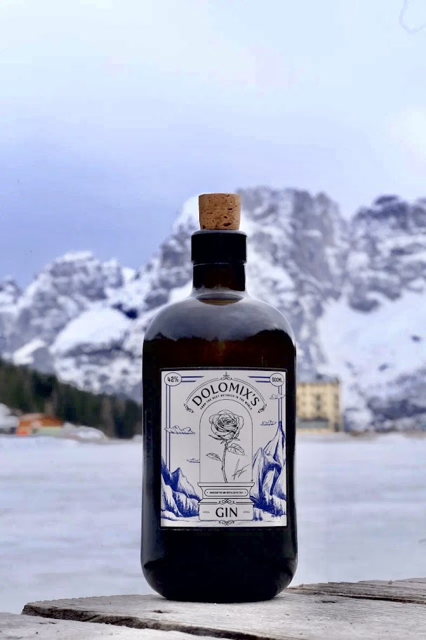 Dolomix's Gin con botaniche alpine delle Dolomiti